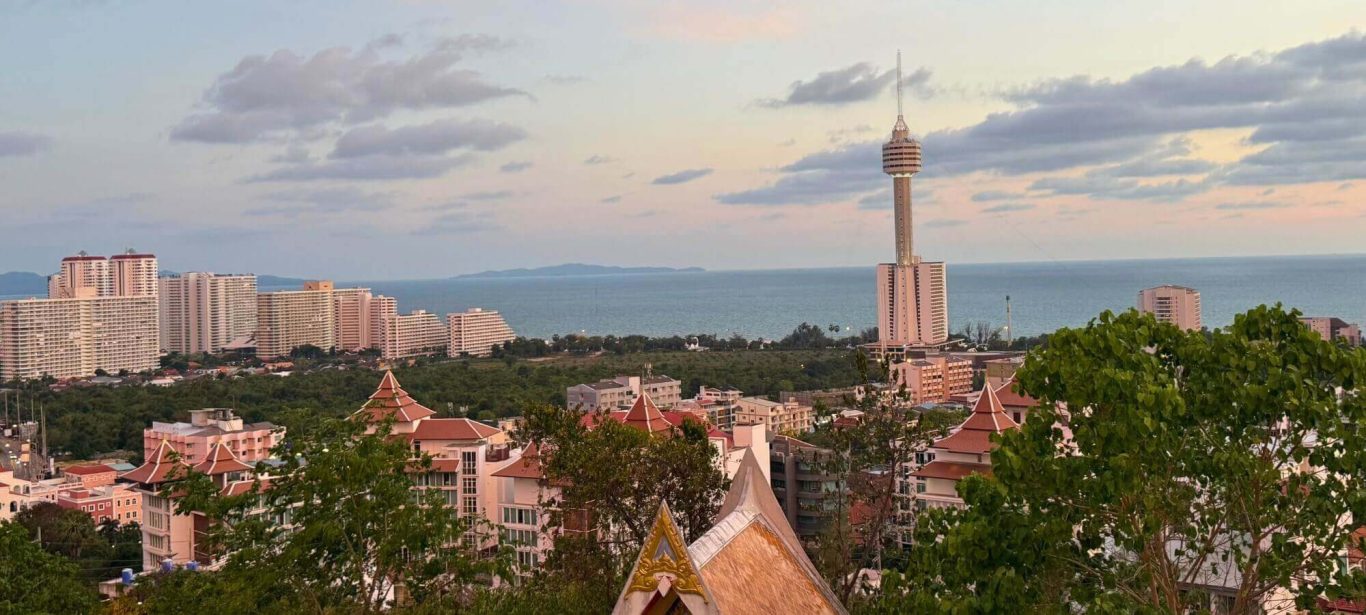 Aussicht vom Wat Phra Yai über Pattaya Aussicht vom Wat Phra Yai über Pattaya und Jomtien bis zur Küste und nach Koh Larn