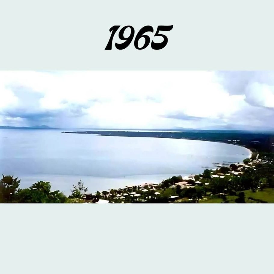 Pattaya Bay 1965: Blick vom Viewpoint auf die naturbelassene Küstenbucht mit vereinzelten Siedlungen am Ufer