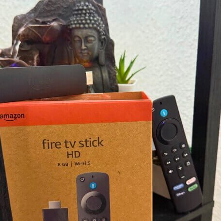 Amazon Fire TV Stick HD mit Verpackung und Fernbedienung