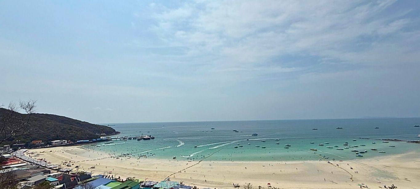 Koh Larn bei Pattaya in Thailand Strand und Meer auf Koh Larn vor Pattaya
