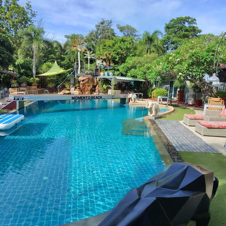 Pool im Momento in Pattaya Swimmingpool im Momento Beach Hotel in Pattaya
